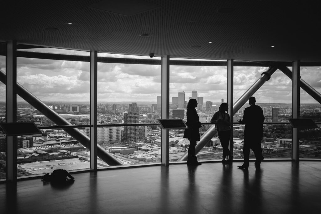 Comment un expert en gestion d'entreprise aide les dirigeants à traverser une crise économique ?