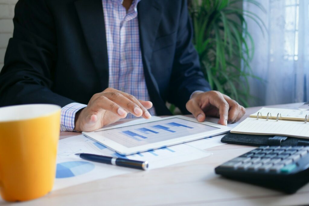 Prévisionnel de trésorerie : anticipez l’intersaison, arbitrez vos investissements et sécurisez vos flux financiers avec un Expert-Gestion.